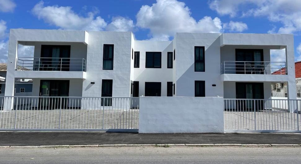 Appartement Whitehouse Boulevard, Close To Mambo Beach And City Centre à Willemstad Extérieur photo