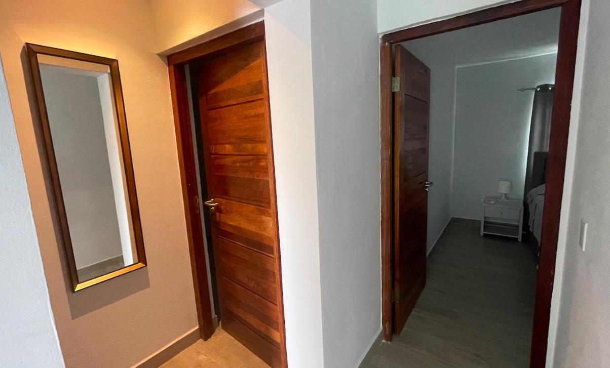 Appartement Whitehouse Boulevard, Close To Mambo Beach And City Centre à Willemstad Extérieur photo