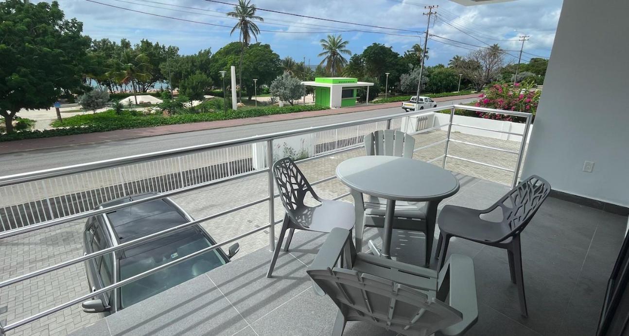 Appartement Whitehouse Boulevard, Close To Mambo Beach And City Centre à Willemstad Extérieur photo